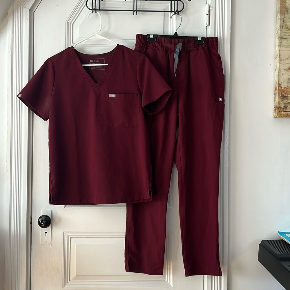 FIGS MAROON SET